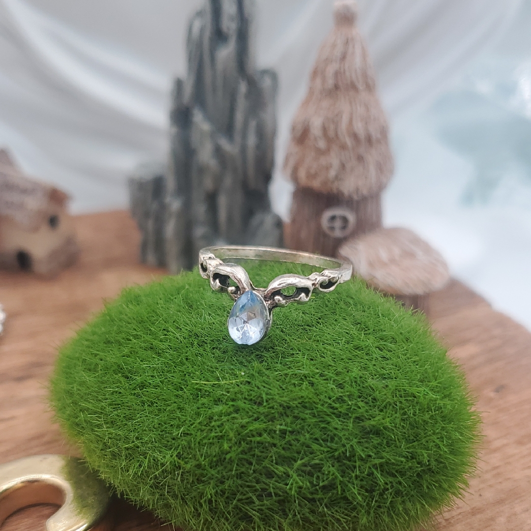 Elegant Silver Ring With Blue Gemstone Size 5 R813 187$